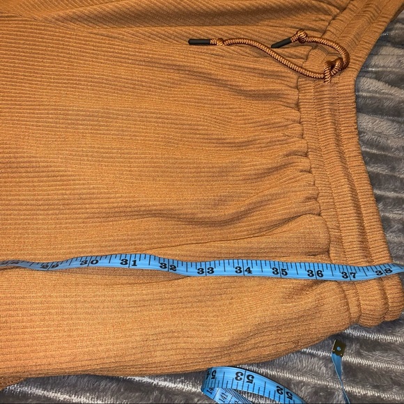 Super Cute Brown 2 Piece Set 🤎🤎 - Picture 8 of 16